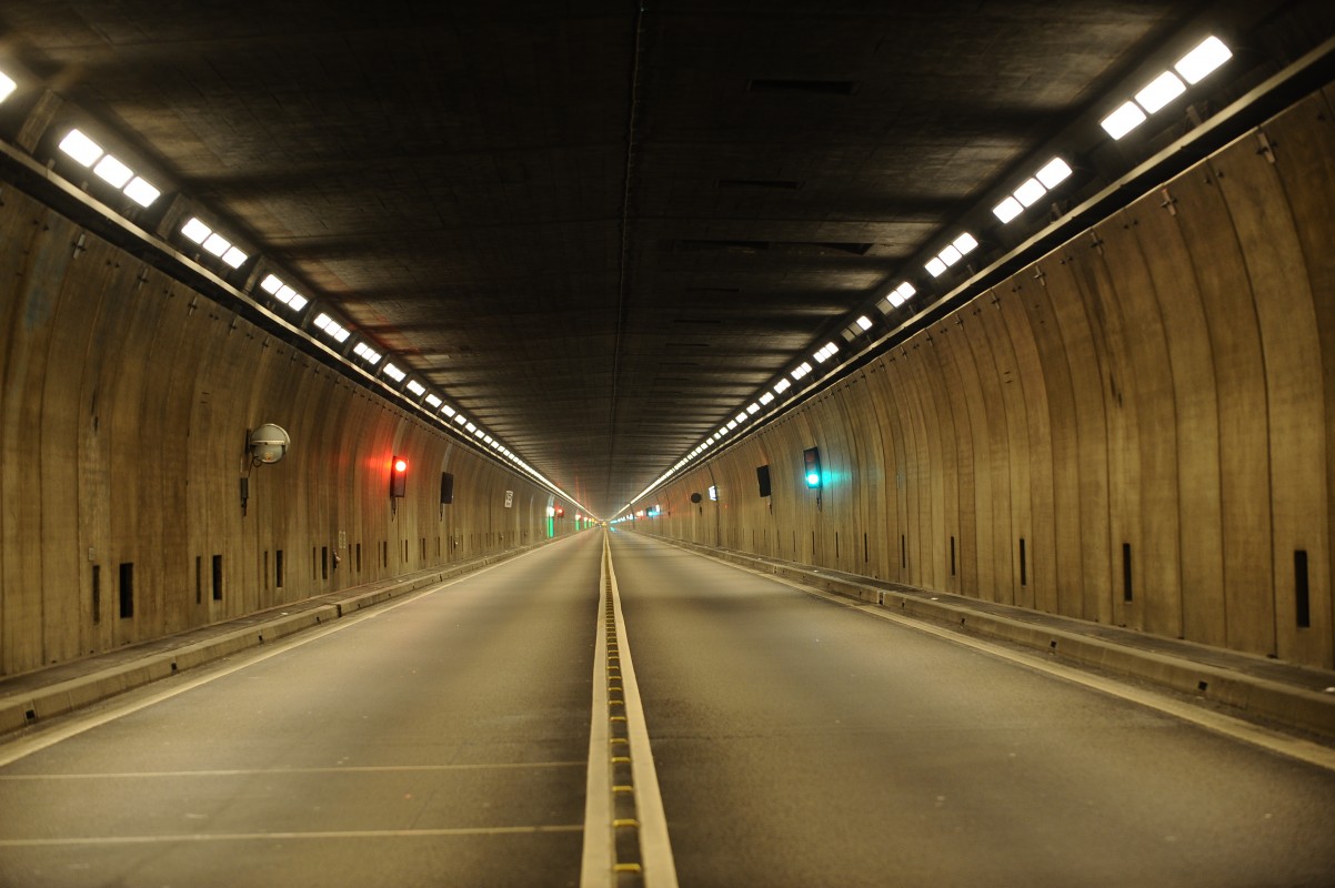 a_gotthard_strassentunnel.JPG